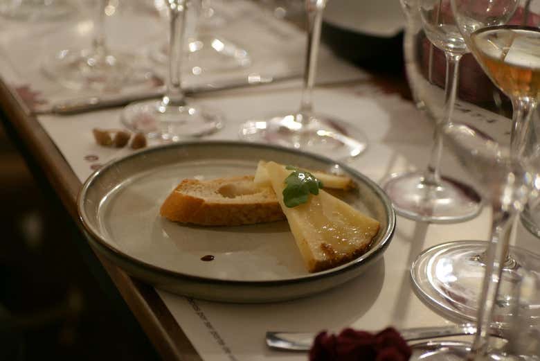 Una tapa de queso para acompañar el vino